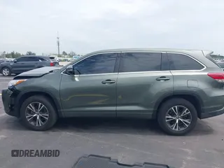 2017 Toyota Highlander LE with VIN 5TDZZRFH4HS230793, listed as a IAAI auction lot 42651539 with 27,183 mi miles and . Bid and sale history available at DreamBid. Image 14.