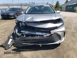 2025 Toyota Camry LE z VIN 4T1DBADK2SU525291, wystawiony jako Copart lot #54872725 z przebiegiem 5 855 mil mil oraz Szkoda całkowita • Salvage title. Historia ofert i sprzedaży dostępna na DreamBid. Obrazek 5.
