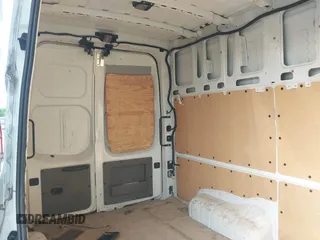 2020 Nissan NV Cargo SV z VIN 1N6BF0LY5LN810818, wystawiony jako IAAI lot #42051143 z przebiegiem 86 560 mil mil oraz . Historia ofert i sprzedaży dostępna na DreamBid. Obrazek 12.
