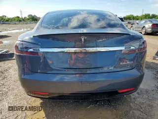 2019 Tesla Model S 100D z VIN 5YJSA1E47KF341410, wystawiony jako Copart lot #58707445 z przebiegiem Nie podano mil oraz Szkoda całkowita • Salvage title. Historia ofert i sprzedaży dostępna na DreamBid. Obrazek 6.