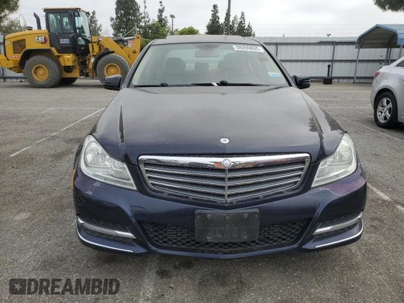 2013 Mercedes-Benz C 250 Sport z VIN WDDGF4HB5DR268186, wystawiony jako Copart lot #59209855 z przebiegiem 93 184 mil mil oraz Czysty tytuł • Clean title. Historia ofert i sprzedaży dostępna na DreamBid. Obrazek 5.