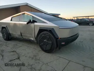 2024 Tesla Cybertruck z VIN 7G2CEHED6RA003275, wystawiony jako Copart lot #89005955 z przebiegiem 10 456 mil mil oraz Szkoda całkowita • Salvage title. Historia ofert i sprzedaży dostępna na DreamBid. Obrazek 11.