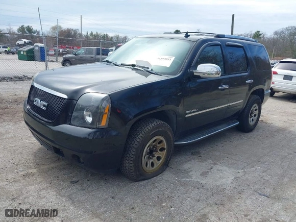 2011 GMC Yukon Denali with VIN 1GKS2EEF2BR308822, listed as a IAAI auction lot 41897093 with 197,961 mi miles. Bid and sale history available at carsss.com. Image 2.