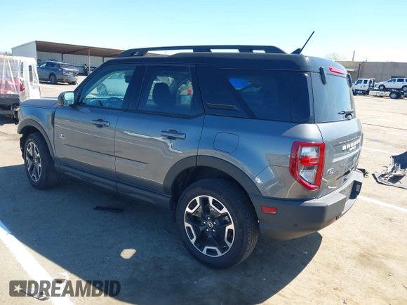 2024 Ford Bronco Sport Outer Banks z VIN 3FMCR9C62RRE45968, wystawiony jako IAAI lot #41871835 z przebiegiem 7 520 mil mil oraz . Historia ofert i sprzedaży dostępna na DreamBid. Obrazek 3.