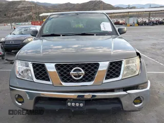 2007 Nissan Frontier SE z VIN 1N6AD09U67C411083, wystawiony jako IAAI lot #41691251 z przebiegiem 186 495 mil mil oraz . Historia ofert i sprzedaży dostępna na DreamBid. Obrazek 12.