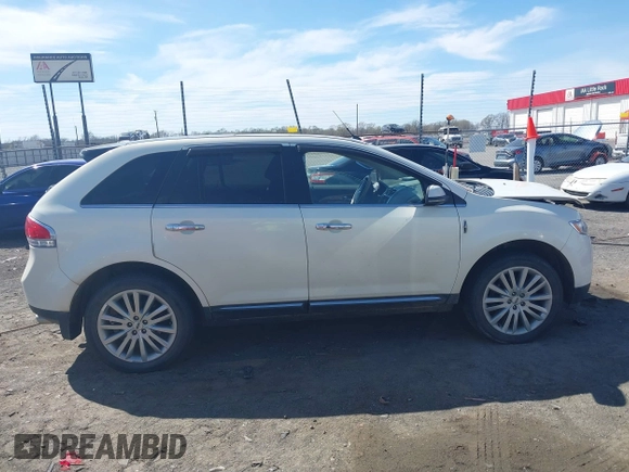 2013 Lincoln MKX with VIN 2LMDJ8JK2DBL19143, listed as a IAAI auction lot 41824677 with 172,336 mi miles. Bid and sale history available at carsss.com. Image 13.