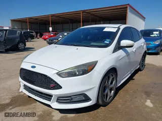 2015 Ford Focus ST with VIN 1FADP3L98FL292289, listed as a IAAI auction lot 41670338 with 100,742 mi miles. Bid and sale history available at carsss.com. Image 18.