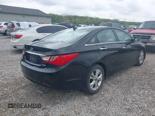 2011 Hyundai Sonata Limited z VIN 5NPEC4AC4BH032467, wystawiony jako IAAI lot #42127011 z przebiegiem 164 214 mil mil oraz . Historia ofert i sprzedaży dostępna na DreamBid. Obrazek 4.