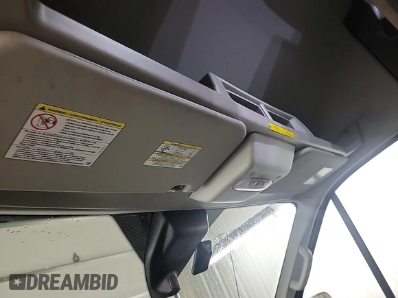 2019 Ford Transit z VIN 1FTYR3XM7KKA24824, wystawiony jako IAAI lot #42500762 z przebiegiem 75 307 mil mil oraz . Historia ofert i sprzedaży dostępna na DreamBid. Obrazek 38.