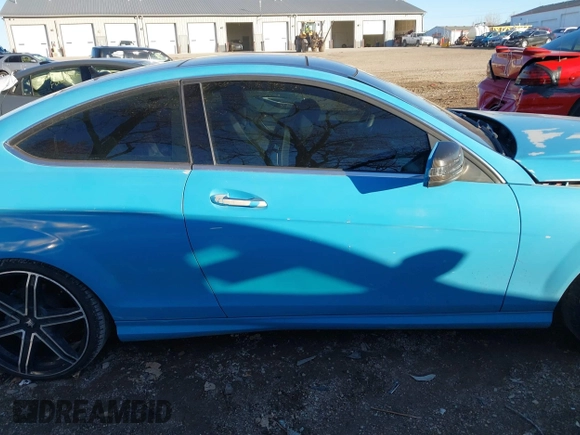 2014 Mercedes-Benz C 250 z VIN WDDGJ4HB8EG211556, wystawiony jako IAAI lot #40831987 z przebiegiem 98 958 mil mil oraz . Historia ofert i sprzedaży dostępna na DreamBid. Obrazek 13.