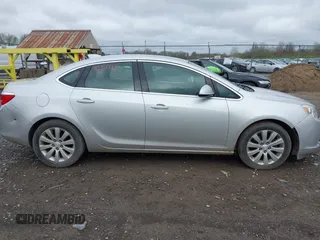 2015 Buick Verano z VIN 1G4PP5SKXF4218966, wystawiony jako IAAI lot #42151728 z przebiegiem 124 592 mil mil oraz . Historia ofert i sprzedaży dostępna na DreamBid. Obrazek 14.