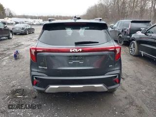 2025 Kia Seltos S z VIN KNDEUCAA1S7740380, wystawiony jako IAAI lot #41735876 z przebiegiem 367 mil mil oraz . Historia ofert i sprzedaży dostępna na DreamBid. Obrazek 16.