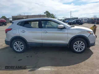 2017 Nissan Rogue S z VIN JN1BJ1CP5HW022009, wystawiony jako IAAI lot #41627266 z przebiegiem 120 966 mil mil oraz . Historia ofert i sprzedaży dostępna na DreamBid. Obrazek 13.