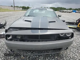 2017 Dodge Challenger SXT z VIN 2C3CDZAG4HH616975, wystawiony jako Copart lot #59321655 z przebiegiem 138 353 mil mil oraz Szkoda całkowita • Salvage title. Historia ofert i sprzedaży dostępna na DreamBid. Obrazek 5.