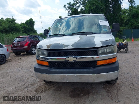2011 Chevrolet Express Passenger 1LT z VIN 1GAZG1FG7B1171122, wystawiony jako IAAI lot #42781322 z przebiegiem 262 838 mil mil oraz . Historia ofert i sprzedaży dostępna na DreamBid. Obrazek 12.