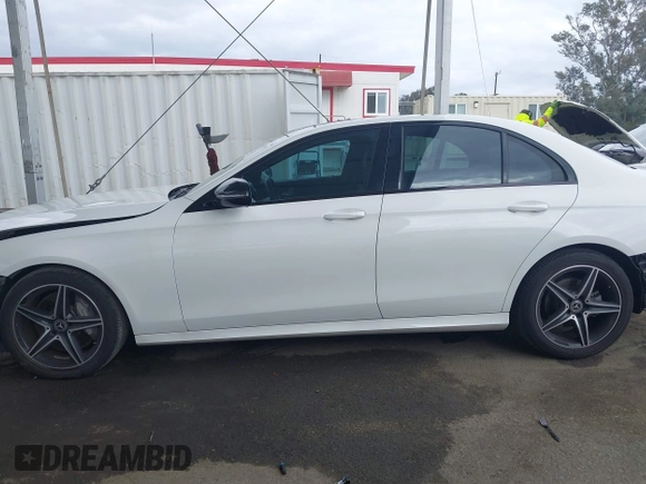 2018 Mercedes-Benz E 300 with VIN WDDZF4JB0JA371240, listed as a IAAI auction lot 42061937 with 66,167 mi miles and . Bid and sale history available at DreamBid. Image 15.