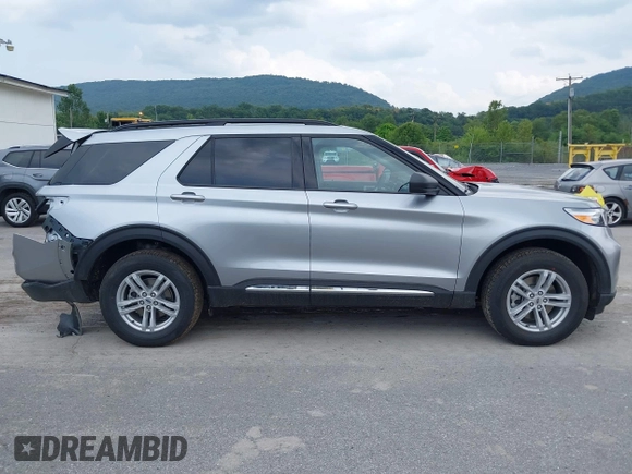2024 Ford Explorer XLT with VIN 1FMSK8DH4RGA44567, listed as a IAAI auction lot 39950326 with 744 mi miles. Bid and sale history available at carsss.com. Image 13.