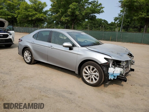 2024 Toyota Camry LE z VIN 4T1C11AK6RU190646, wystawiony jako Copart lot #58817045 z przebiegiem 19 276 mil mil oraz Szkoda całkowita • Salvage title. Historia ofert i sprzedaży dostępna na DreamBid. Obrazek 4.