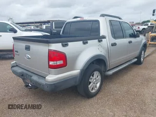 2008 Ford Explorer Sport Trac XLT z VIN 1FMEU31E18UA25835, wystawiony jako IAAI lot #42448591 z przebiegiem 139 120 mil mil oraz . Historia ofert i sprzedaży dostępna na DreamBid. Obrazek 4.