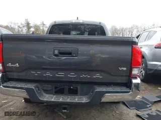 2020 Toyota Tacoma 4WD SR5 with VIN 5TFCZ5AN2LX231424, listed as a IAAI auction lot 41537128 with 37,236 mi miles. Bid and sale history available at carsss.com. Image 16.