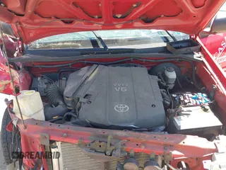 2005 Toyota Tacoma PreRunner z VIN 5TEJU62NX5Z106483, wystawiony jako IAAI lot #42343870 z przebiegiem 208 575 mil mil oraz . Historia ofert i sprzedaży dostępna na DreamBid. Obrazek 10.