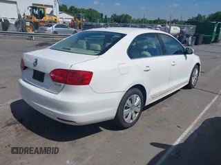 2013 Volkswagen Jetta SE с VIN 3VWDX7AJ7DM434235, выставлен на аукционе IAAI как лот 42292730 с пробегом 166 353 миль миль и . История ставок и продаж доступна на DreamBid. Изображение 4.