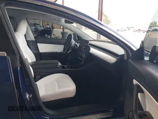 2019 Tesla Model 3 Mid Range z VIN 5YJ3E1EA3KF314882, wystawiony jako IAAI lot #42009874 z przebiegiem 160 381 mil mil oraz . Historia ofert i sprzedaży dostępna na DreamBid. Obrazek 5.