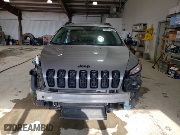 2017 Jeep Cherokee Sport z VIN 1C4PJLASXHW663159, wystawiony jako Copart lot #89033045 z przebiegiem 163 274 mil mil oraz Szkoda całkowita • Salvage title. Historia ofert i sprzedaży dostępna na DreamBid. Obrazek 5.