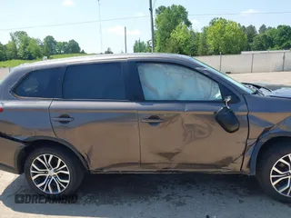 2018 Mitsubishi Outlander ES z VIN JA4AD2A39JZ071007, wystawiony jako IAAI lot #42114991 z przebiegiem 84 422 mil mil oraz . Historia ofert i sprzedaży dostępna na DreamBid. Obrazek 14.
