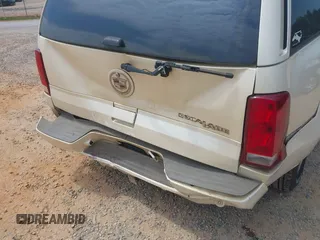 2006 Cadillac Escalade z VIN 1GYEK63N46R134468, wystawiony jako IAAI lot #42407664 z przebiegiem 240 664 mil mil oraz . Historia ofert i sprzedaży dostępna na DreamBid. Obrazek 12.