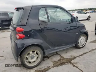 2015 Smart fortwo Passion z VIN WMEEJ3BA8FK789118, wystawiony jako Copart lot #53820815 z przebiegiem 152 487 mil mil oraz Tytuł czysty. Historia ofert i sprzedaży dostępna na DreamBid. Obrazek 3.
