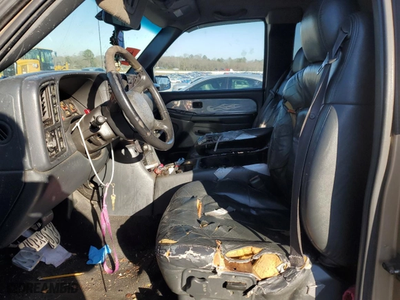 2000 Chevrolet Silverado 1500 LS with VIN 2GCEK19T2Y1200915, listed as a Copart auction lot 46069125 with 330,131 mi miles and Salvage Title. Bid and sale history available at carsss.com. Image 7.