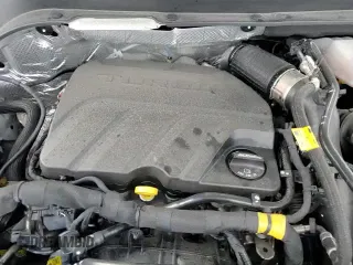 2024 Chevrolet Trax LS z VIN KL77LFE27RC198376, wystawiony jako Copart lot #85663115 z przebiegiem 15 791 mil mil oraz Nie do naprawy • Non repairable. Historia ofert i sprzedaży dostępna na DreamBid. Obrazek 16.