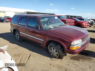 2000 GMC Jimmy SLE Convenience with VIN 1GKDT13W3Y2268110, listed as a Copart auction lot 67990784 with 193,388 mi miles and Non Repairable. Bid and sale history available at carsss.com. Image 4.