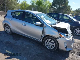 2015 Toyota Prius One z VIN JTDKDTB36F1586860, wystawiony jako IAAI lot #42342401 z przebiegiem 114 158 mil mil oraz . Historia ofert i sprzedaży dostępna na DreamBid. Obrazek 1.
