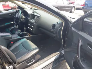2014 Nissan Maxima SV z VIN 1N4AA5AP7EC913876, wystawiony jako IAAI lot #42487703 z przebiegiem 165 451 mil mil oraz . Historia ofert i sprzedaży dostępna na DreamBid. Obrazek 5.