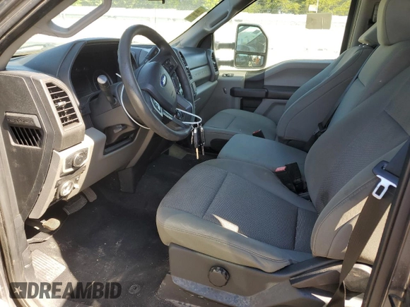 2021 Ford F-350 XL z VIN 1FT8W3DT4MEC60062, wystawiony jako Copart lot #55775935 z przebiegiem 456 137 mil mil oraz Czysty tytuł • Clean title. Historia ofert i sprzedaży dostępna na DreamBid. Obrazek 7.
