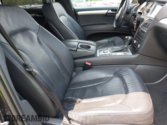 2014 Audi Q7 S line Prestige z VIN WA1DGAFE5ED006957, wystawiony jako IAAI lot #42488440 z przebiegiem 123 814 mil mil oraz . Historia ofert i sprzedaży dostępna na DreamBid. Obrazek 5.