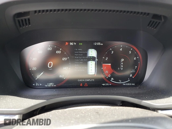 2018 Volvo XC60 Momentum with VIN LYV102RK0JB106179, listed as a Copart auction lot 62533525 with Not provided miles and Salvage title. Bid and sale history available at DreamBid. Image 9.