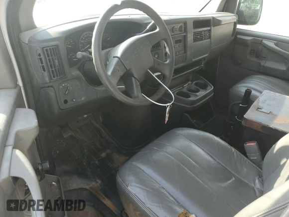 2006 Chevrolet Express Cargo z VIN 1GCGG25V461187613, wystawiony jako Copart lot #52344335 z przebiegiem Nie podano mil oraz Szkoda całkowita • Salvage title. Historia ofert i sprzedaży dostępna na DreamBid. Obrazek 8.