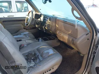 2000 Cadillac Escalade z VIN 1GYEK63R2YR230105, wystawiony jako IAAI lot #41575390 z przebiegiem 258 152 mil mil oraz . Historia ofert i sprzedaży dostępna na DreamBid. Obrazek 5.