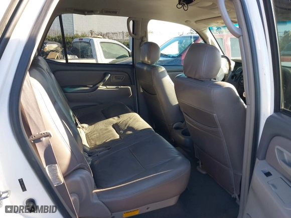 2005 Toyota Sequoia SR5 with VIN 5TDZT34A85S255793, listed as a IAAI auction lot 41173149 with 212,354 mi miles. Bid and sale history available at carsss.com. Image 8.