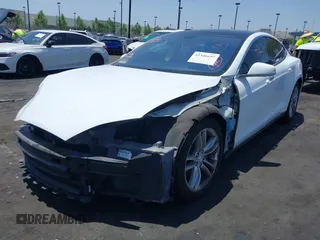 2014 Tesla Model S 60 с VIN 5YJSA1H17EFP40534, выставлен на аукционе IAAI как лот 42346697 с пробегом 203 166 миль миль и . История ставок и продаж доступна на DreamBid. Изображение 2.