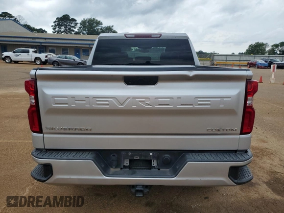 2020 Chevrolet Silverado 1500 Custom with VIN 3GCPWBEH8LG185048, listed as a Copart auction lot 55404675 with 117,318 mi miles and Clean Title. Bid and sale history available at carsss.com. Image 6.