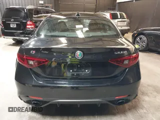 2021 Alfa Romeo Giulia Ti z VIN ZARFANBN7M7644482, wystawiony jako IAAI lot #42502199 z przebiegiem 27 962 mil mil oraz . Historia ofert i sprzedaży dostępna na DreamBid. Obrazek 17.