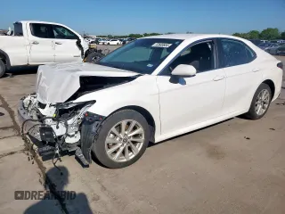 2024 Toyota Camry LE z VIN 4T1C11AK9RU863395, wystawiony jako Copart lot #52603855 z przebiegiem 31 929 mil mil oraz Szkoda całkowita • Salvage title. Historia ofert i sprzedaży dostępna na DreamBid. Obrazek 1.