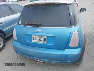 2005 MINI Hardtop S with VIN WMWRE33485TD93860, listed as a IAAI auction lot 42086756 with Not Provided miles and . Bid and sale history available at DreamBid. Image 6.