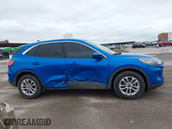 2020 Ford Escape SE with VIN 1FMCU9G62LUB18933, listed as a IAAI auction lot 41564797 with 68,187 mi miles. Bid and sale history available at carsss.com. Image 13.