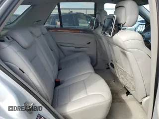 2009 Mercedes-Benz M 350 z VIN 4JGBB86E99A480725, wystawiony jako Copart lot #49236245 z przebiegiem 109 271 mil mil oraz Szkoda całkowita • Salvage title. Historia ofert i sprzedaży dostępna na DreamBid. Obrazek 11.