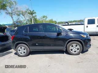 2019 Chevrolet Trax LS with VIN 3GNCJKSBXKL164776, listed as a IAAI auction lot 42064236 with 117,111 mi miles. Bid and sale history available at carsss.com. Image 13.